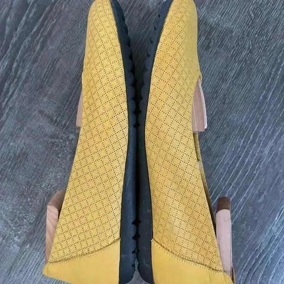 Sabrina London Yellow Nubuck Ballet Flats EU 40 US 9 Made in Spain Slip On - Picture 10 of 12